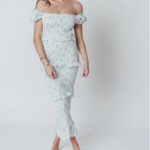 Elegant Off-Shoulder Maxi Dress